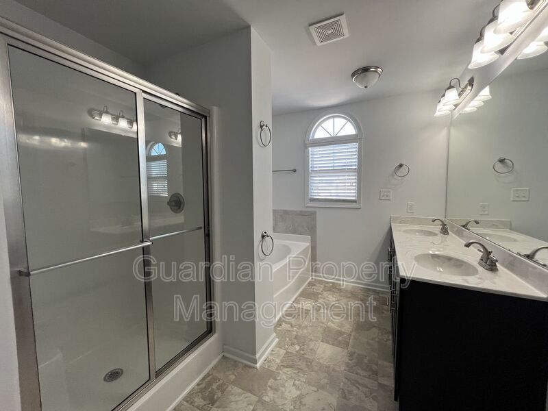 Beautiful 4 Bed 2.5 Bath Raeford Home with Fenced Yard property image