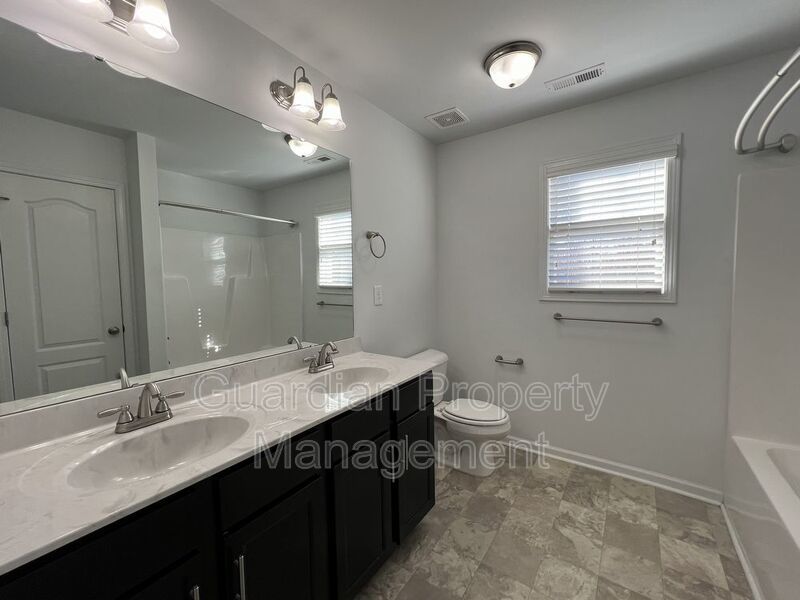 Beautiful 4 Bed 2.5 Bath Raeford Home with Fenced Yard property image