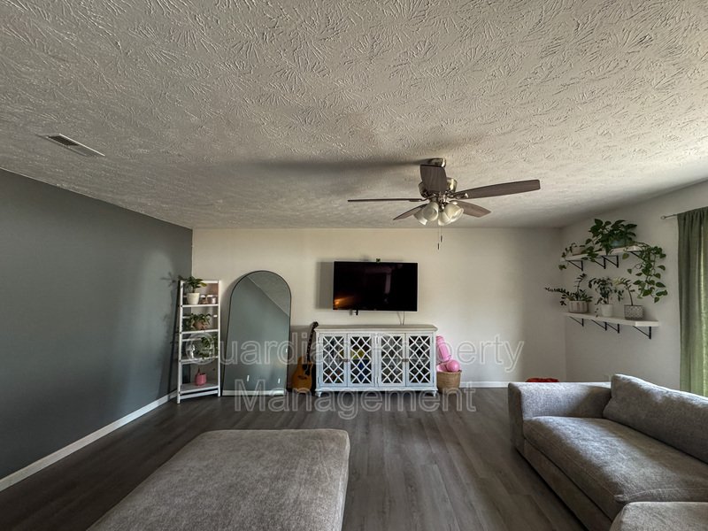 Charming 3 Bed 2 Bath Home with Fenced Yard property image